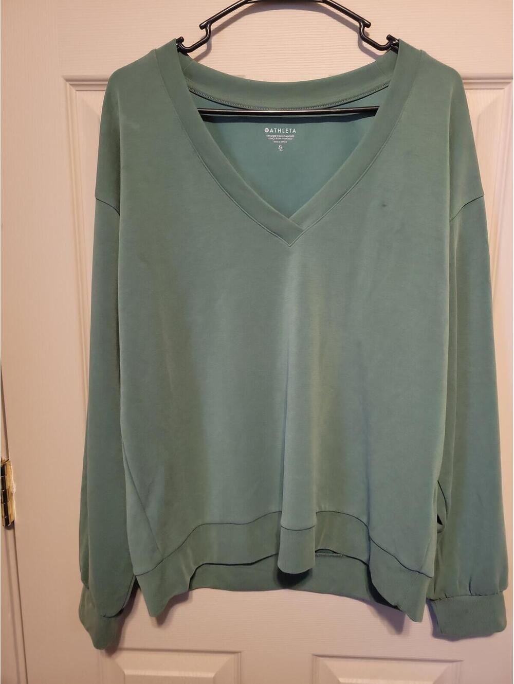 Athleta Willow Creek Sweatshirt in Sage Green, Size XL